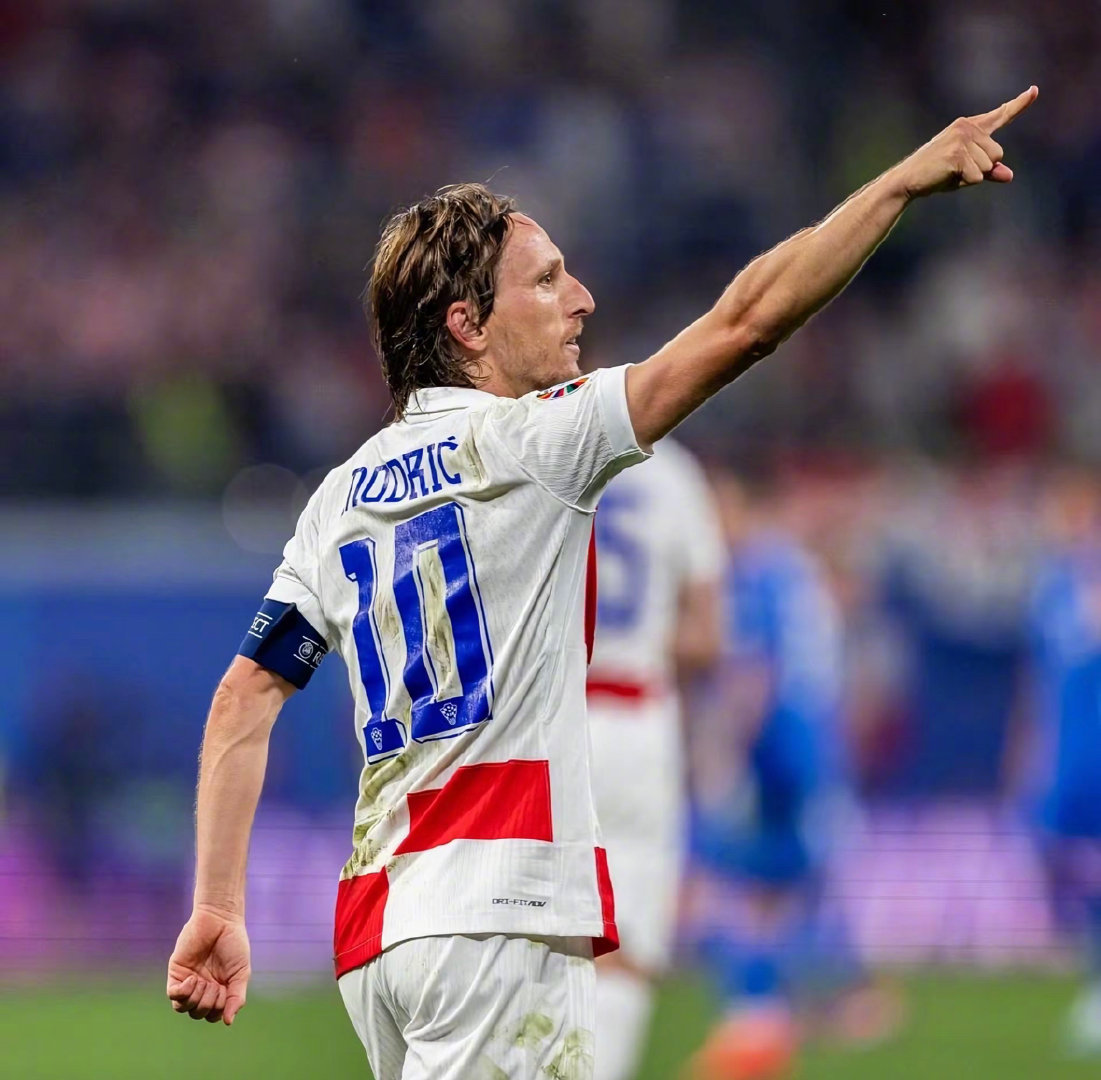 李嗣镕：赛季结束前迎来中超首秀，感谢支持，我们下赛季见