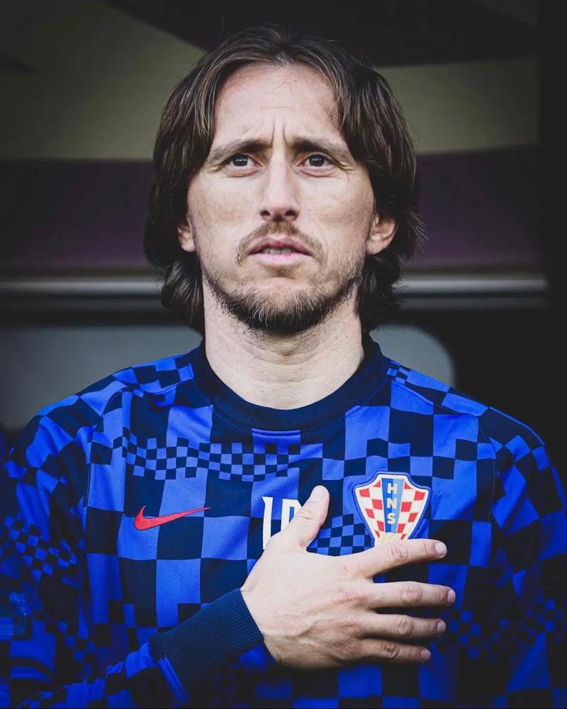 英超战报：埃基蒂克双响，田中碧绝平，利兹联3-3利物浦