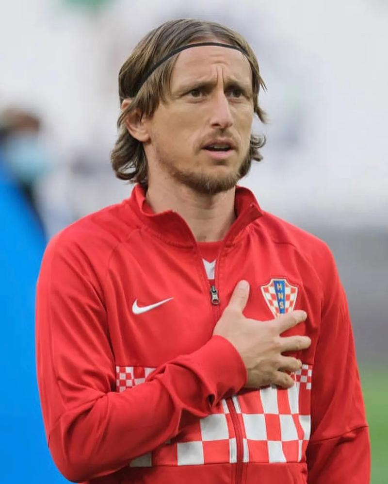 德天空：法兰克福对乌尊要价8000万欧，一些英超俱乐部有意