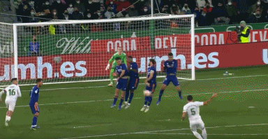 篮球湖人今日调整轮换，新阵容效果显著